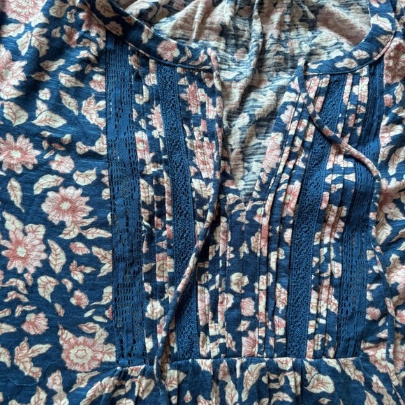 NWT Lucky Brand Women’s All Over Floral Blouse size M - Picture 2 of 8
